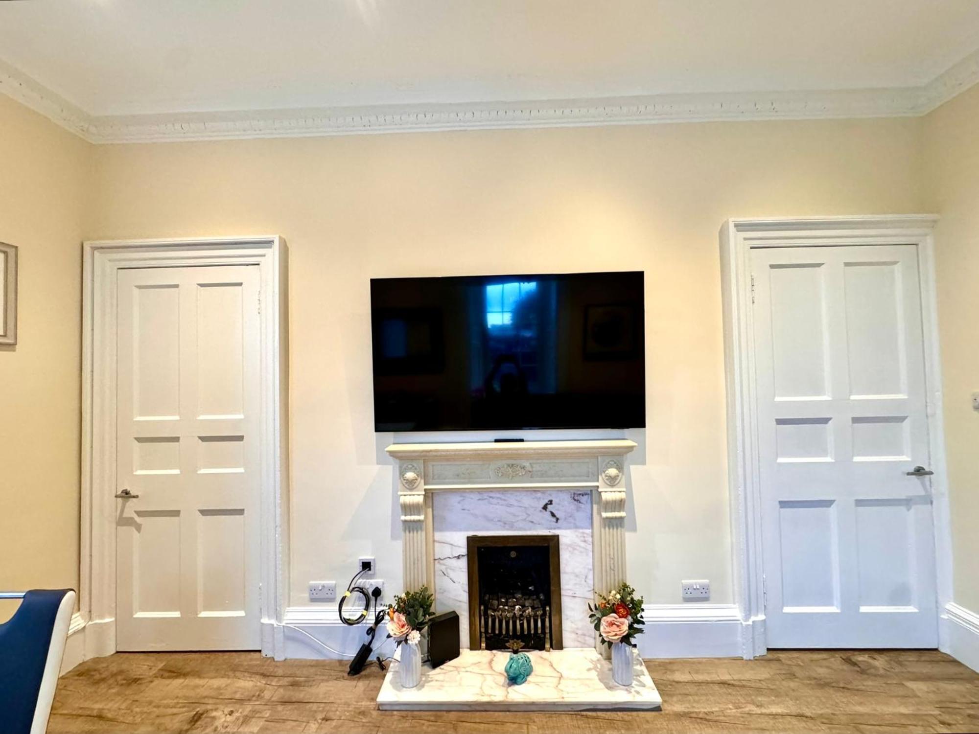 Georgian Luxury Apartment - Superfast Wifi - Parking Available *
